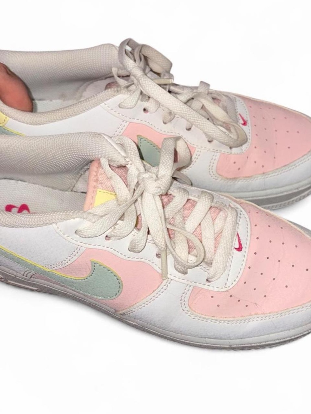 Nike Air Force 1 Low sneakers in white, pink, and light green “easter”